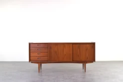 Buffet en teck danois des années 1960.