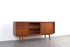Buffet en teck danois des années 1960.