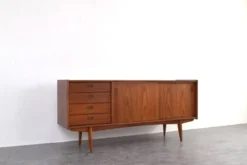 Buffet en teck danois des années 1960.