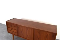 Buffet en teck danois des années 1960.