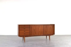 Buffet en teck danois des années 1960.