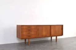 Buffet en teck danois des années 1960.