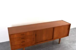 Buffet en teck danois des années 1960.