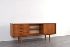 Buffet en teck danois des années 1960.