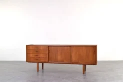 Buffet en teck danois des années 1960.