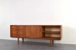 Buffet en teck danois des années 1960.