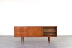 Buffet en teck danois des années 1960.