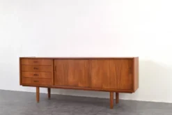 Buffet en teck danois des années 1960.