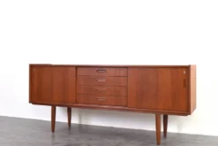Buffet en teck danois des années 1960.