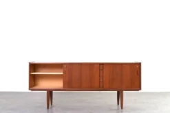Buffet en teck danois des années 1960.