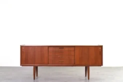 Buffet en teck danois des années 1960.