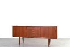 Buffet en teck danois des années 1960.