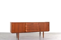 Buffet en teck danois des années 1960.