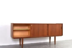 Buffet en teck danois des années 1960.