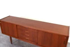 Buffet en teck danois des années 1960.