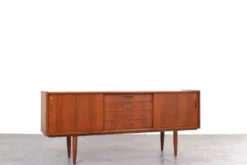 Buffet en teck danois des années 1960.