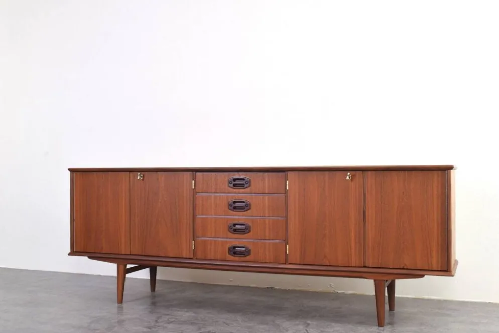 Buffet en teck danois des années 1960.