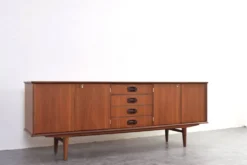 Buffet en teck danois des années 1960.