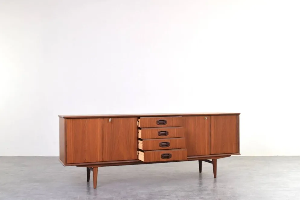 Buffet en teck danois des années 1960.