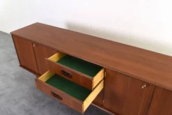 Buffet en teck danois des années 1960.