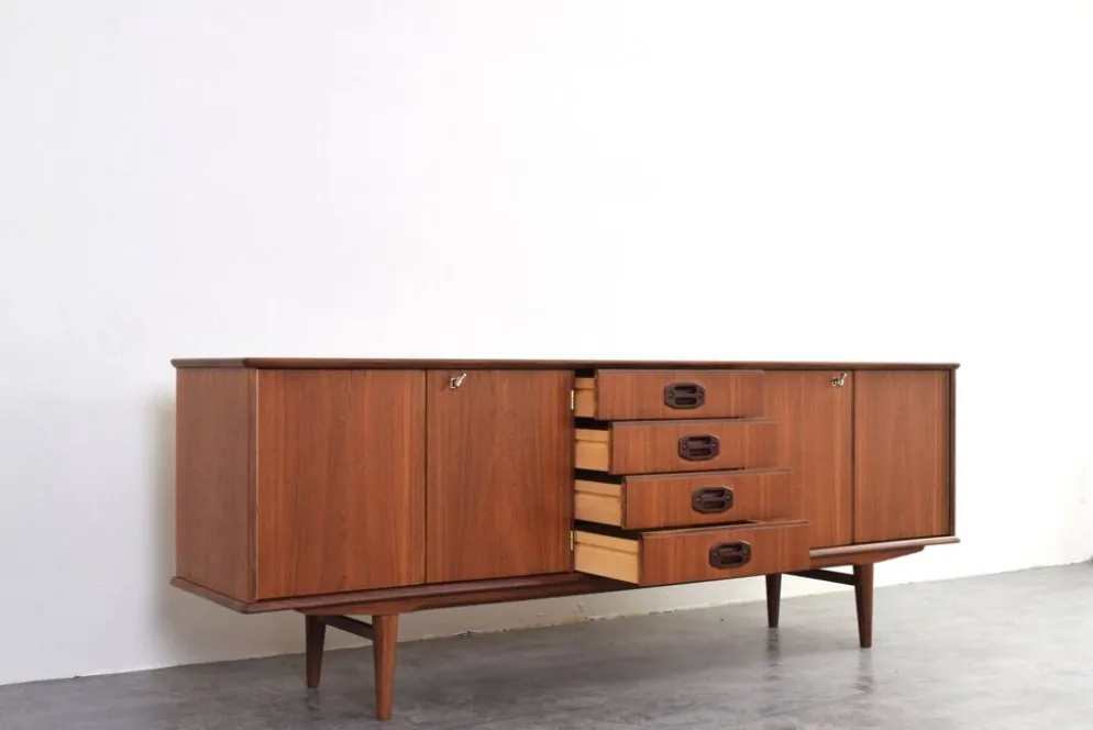 Buffet en teck danois des années 1960.
