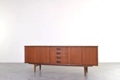 Buffet en teck danois des années 1960.