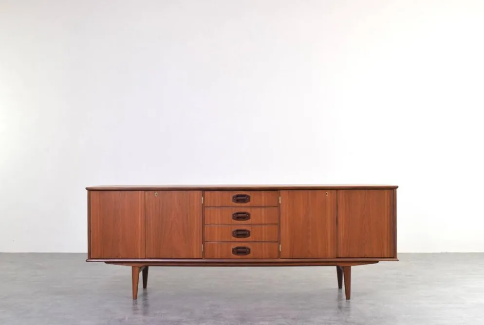 Buffet en teck danois des années 1960.