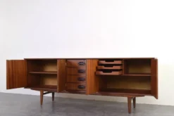 Buffet en teck danois des années 1960.