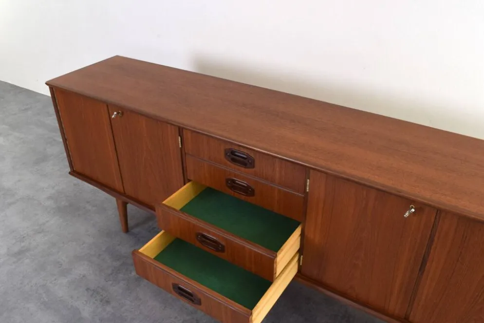 Buffet en teck danois des années 1960.