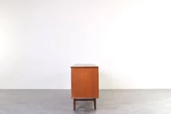 Buffet en teck danois des années 1960.