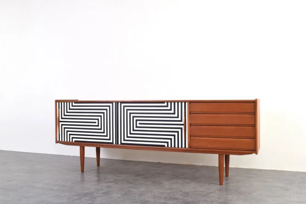 Buffet en teck danois peint à la main en op-art des années 1960.