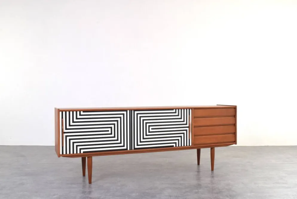 Buffet en teck danois peint à la main en op-art des années 1960.