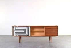 Buffet en teck danois peint à la main en op-art des années 1960.
