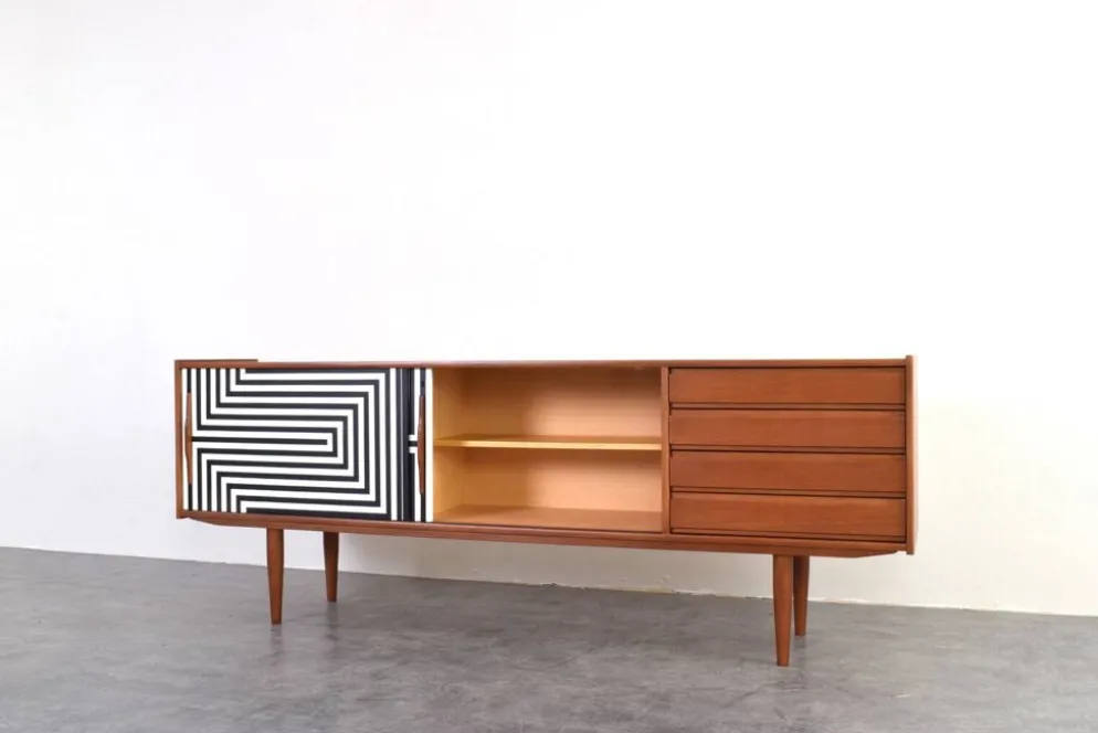 Buffet en teck danois peint à la main en op-art des années 1960.