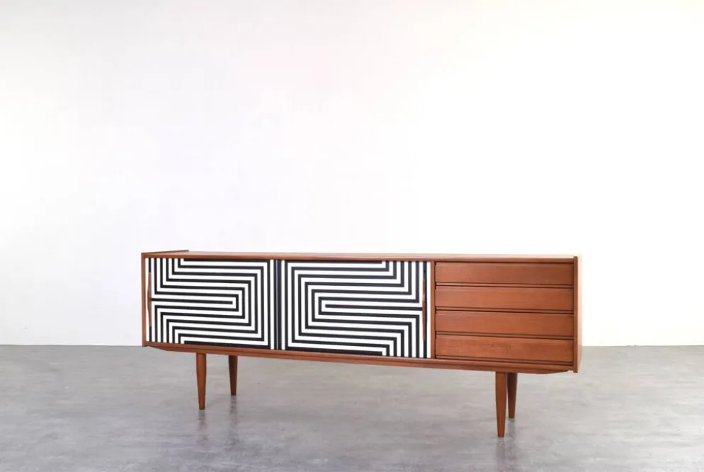 Buffet en teck danois peint à la main en op-art des années 1960.