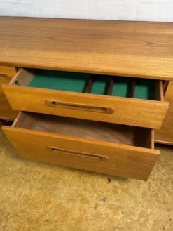 Buffet en teck de style scandinave, années 1960