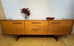 Buffet en teck de style scandinave, années 1960