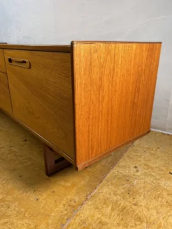 Buffet en teck de style scandinave, années 1960
