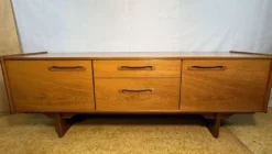 Buffet en teck de style scandinave, années 1960