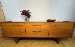 Buffet en teck de style scandinave, années 1960