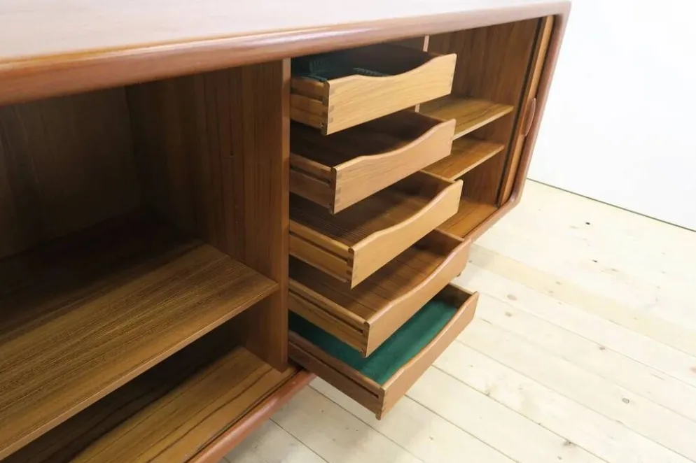 Buffet en teck par Dyrlund, années 1960