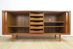 Buffet en teck par Dyrlund, années 1960