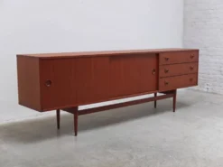 Buffet en teck par William Watting pour Fristho, années 1960.