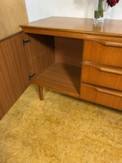 Buffet en teck vintage exceptionnel des années 60 | Scandinave britannique