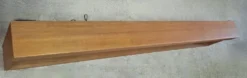 Buffet flottant en teck extra long / étagère murale avec lumières. Danemark années 1960.