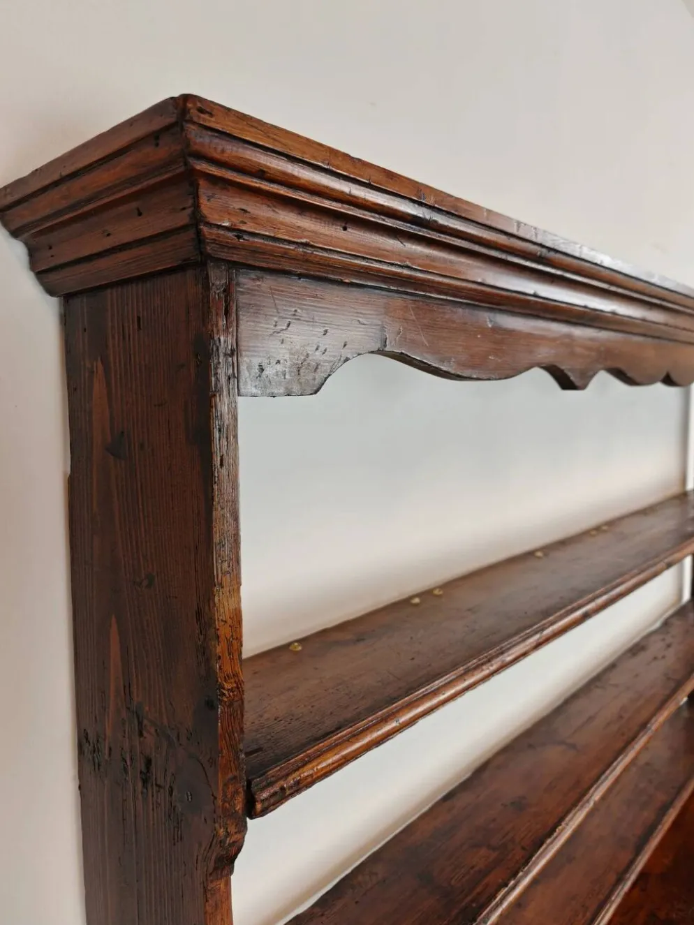 Buffet gallois de style géorgien tardif (XVIIIe siècle) – Massif du Chêne