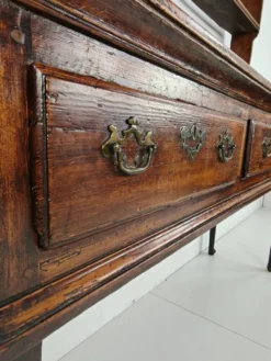 Buffet gallois de style géorgien tardif (XVIIIe siècle) – Massif du Chêne
