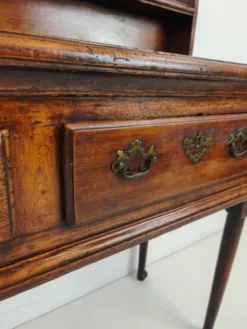 Buffet gallois de style géorgien tardif (XVIIIe siècle) – Massif du Chêne