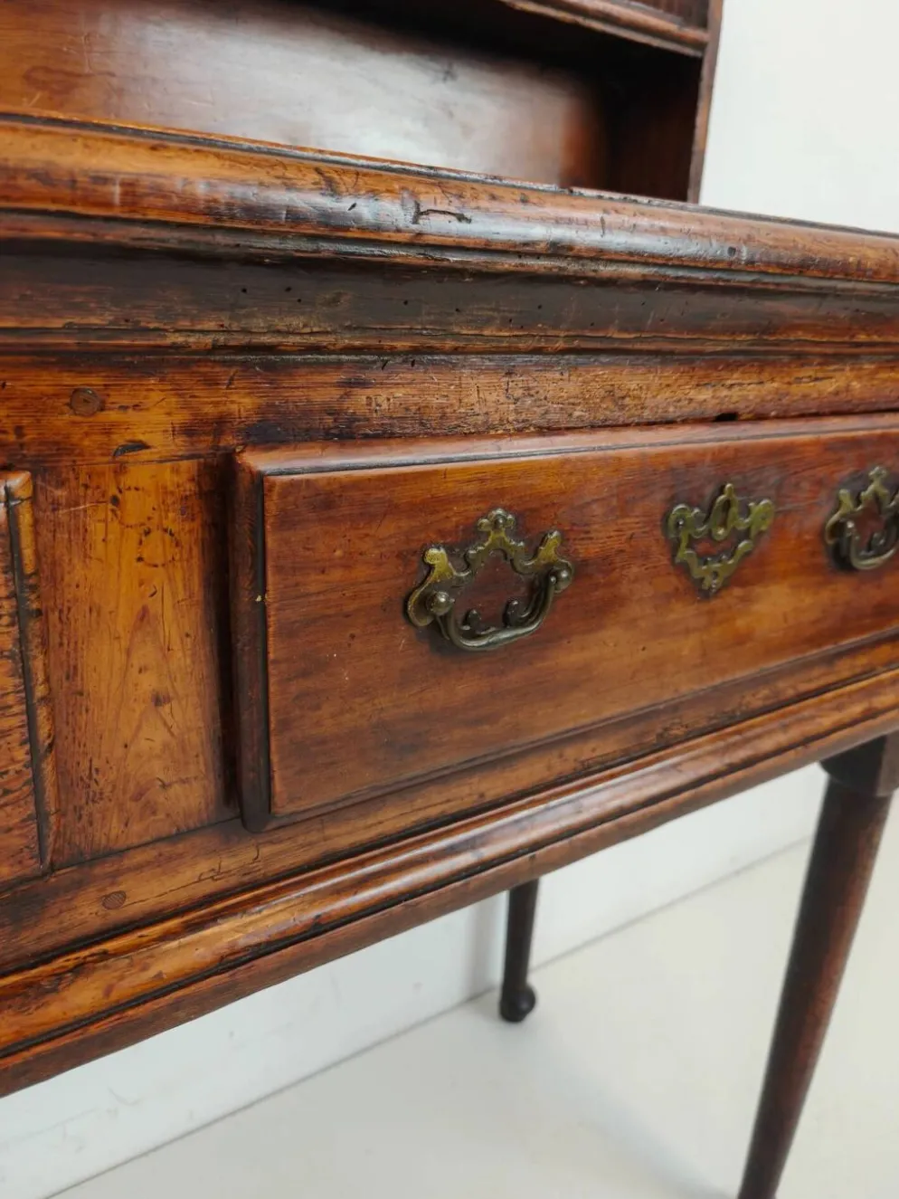 Buffet gallois de style géorgien tardif (XVIIIe siècle) – Massif du Chêne