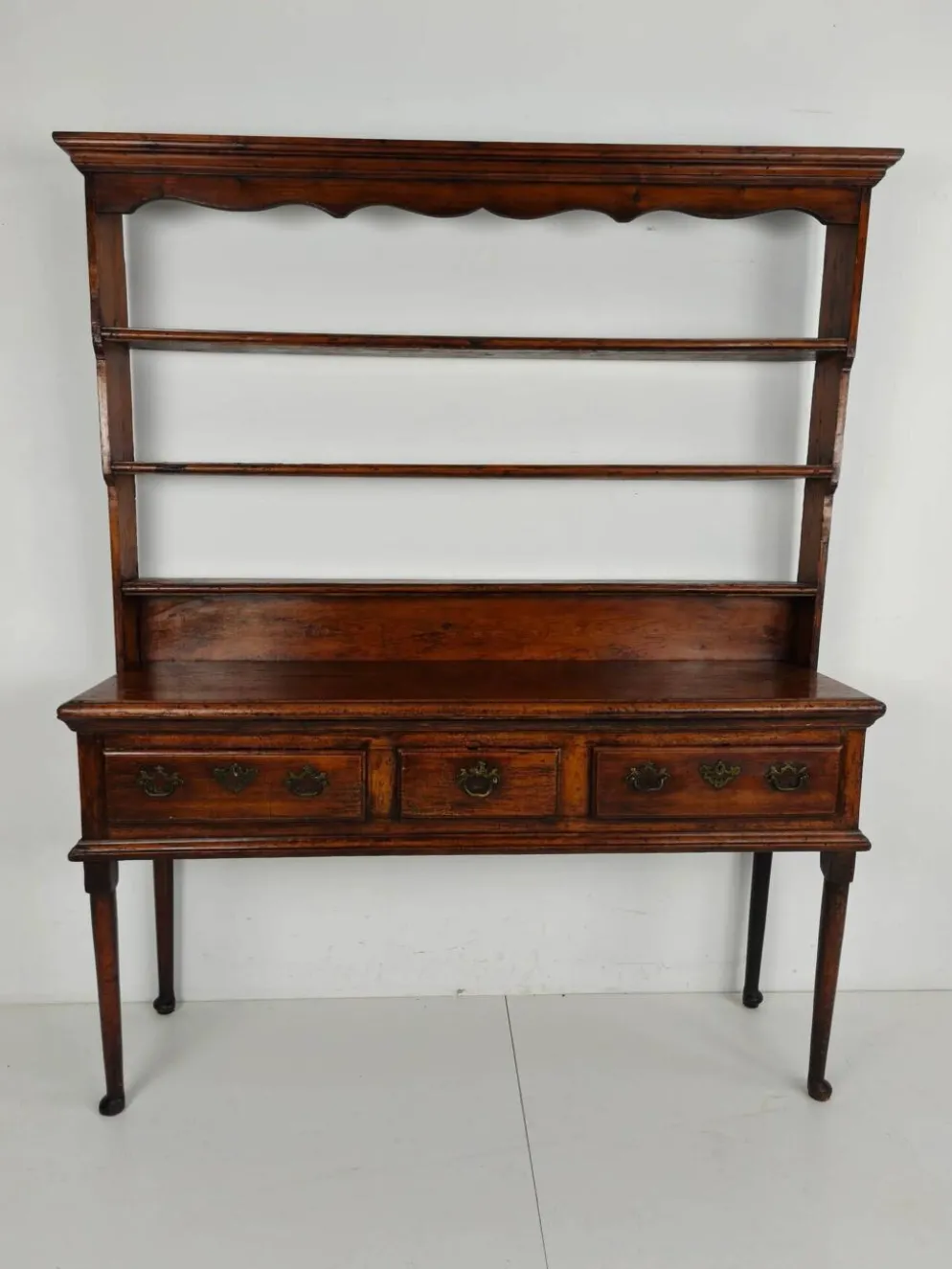 Buffet gallois de style géorgien tardif (XVIIIe siècle) – Massif du Chêne